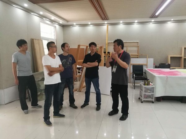 审核评估专家来太阳成官网考察走访.jpg